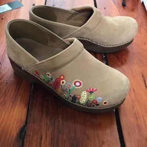 Embroidered Wood Danskos